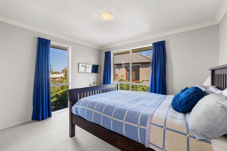 Photo of property in 54 Willowview Drive, Redwood, Christchurch, 8051