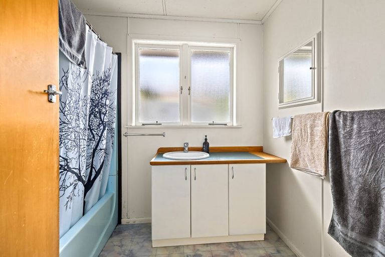 Photo of property in 9 Awaroa Road, Helensville, 0800