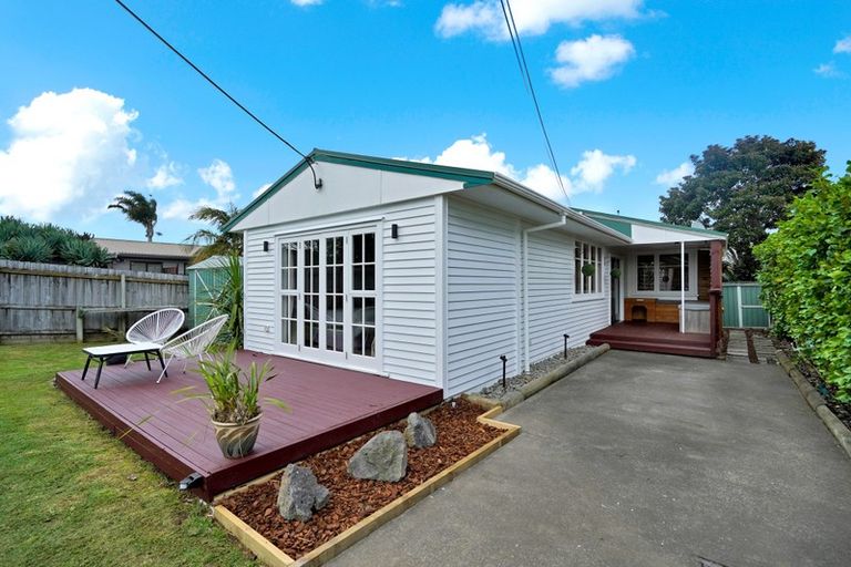 Photo of property in 88 Taikata Road, Te Atatu Peninsula, Auckland, 0610