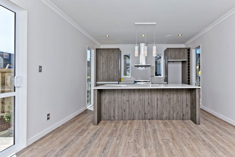 Photo of property in 10 Seafort Lane, Silverdale, 0932