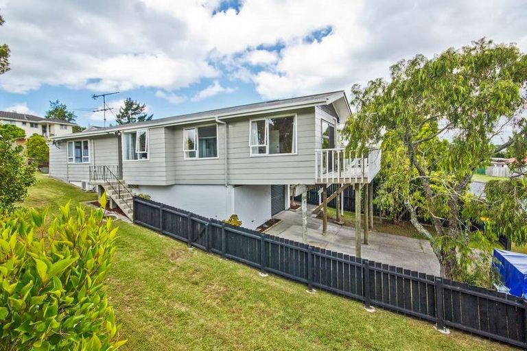 Photo of property in 44 Kemp Road, Massey, Auckland, 0614