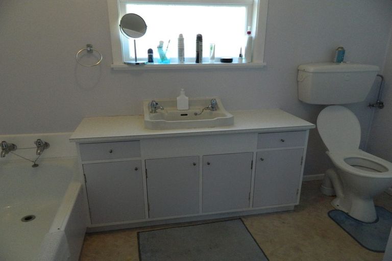 Photo of property in 3 Merritt Way, Newlands, Wellington, 6037