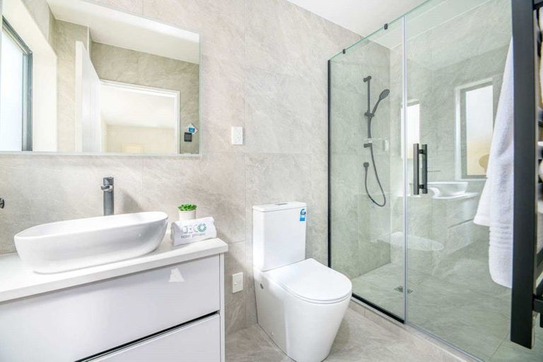 Photo of property in 2/11 Avondale Road, Taradale, Napier, 4112