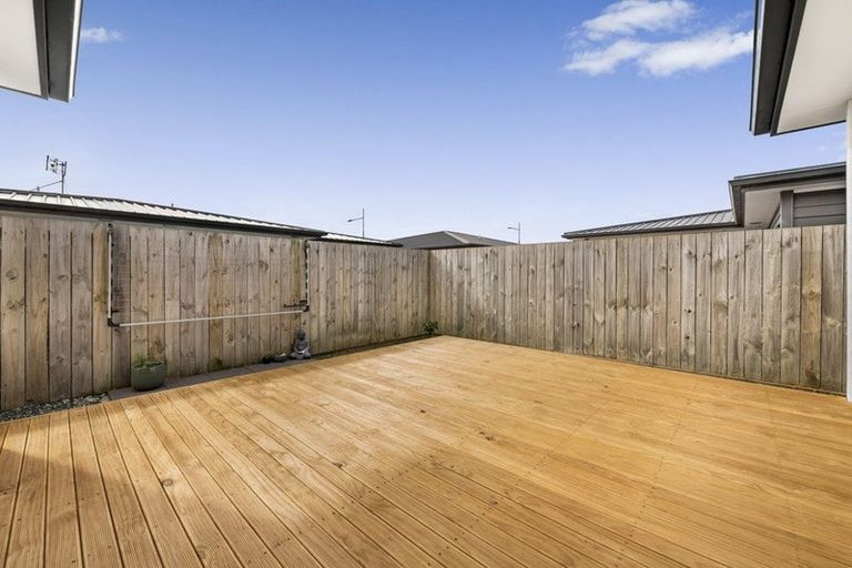 Photo of property in 4 Mokopapa Street, Takanini, 2112
