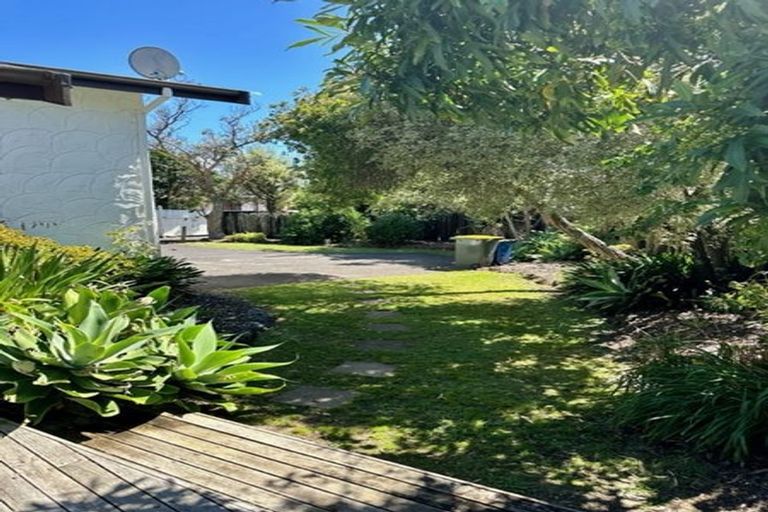 Photo of property in 6 Matanui Street, Northcote, Auckland, 0627