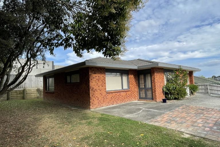 Photo of property in 34 Ginders Drive, Massey, Auckland, 0614