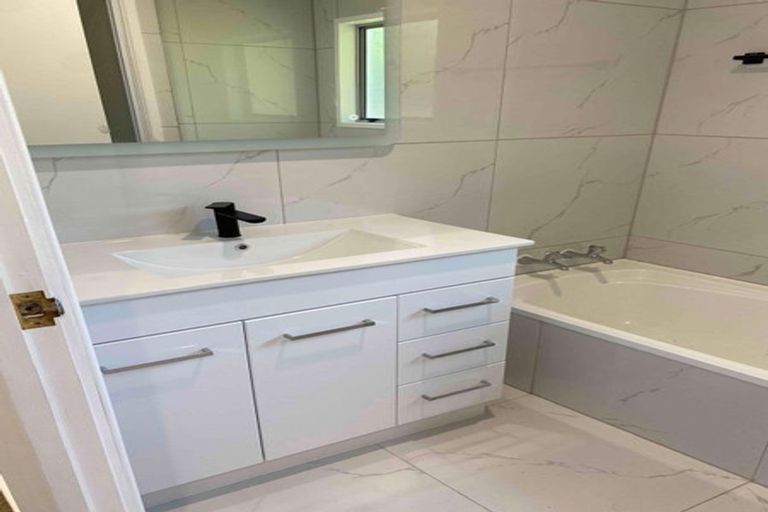 Photo of property in 4 Northall Road, New Lynn, Auckland, 0600