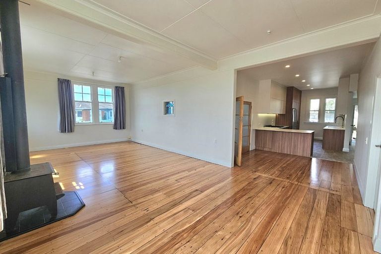 Photo of property in 512 Devon Street East, Strandon, New Plymouth, 4312