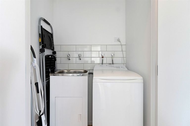 Photo of property in 25 Essex Street, Te Atatu South, Auckland, 0610