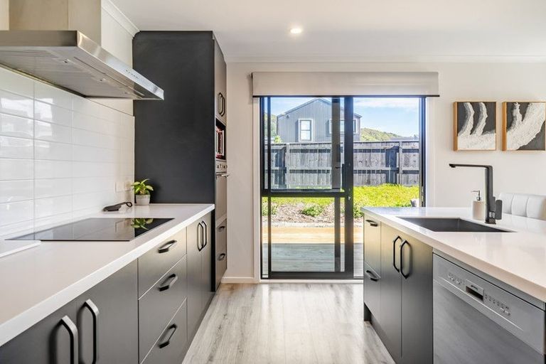 Photo of property in 1 Taraiti Crescent, Kenepuru, Porirua, 5022