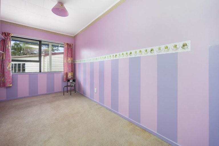 Photo of property in 39 Redlands Grove, Swanson, Auckland, 0612