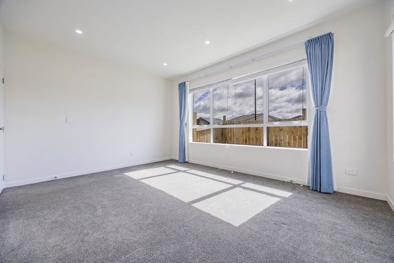 Photo of property in 12 Moemoea Avenue, Kumeu, 0810