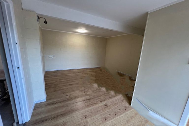 Photo of property in 73 Totaravale Drive, Totara Vale, Auckland, 0629