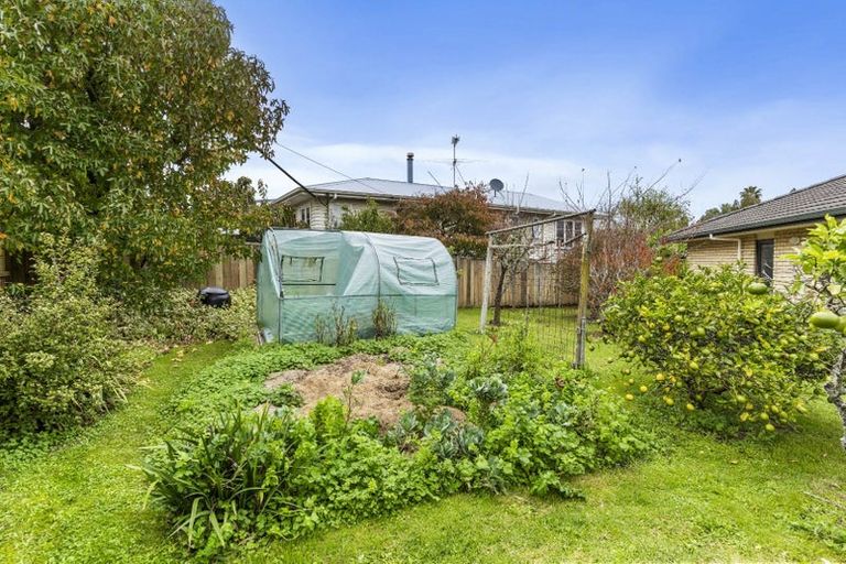 Photo of property in 1 Cabeleigh Drive, Helensville, 0800