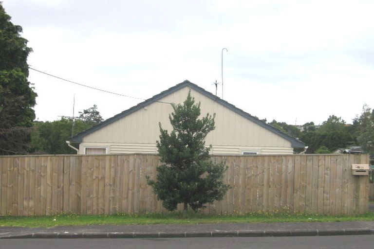 Photo of property in 1/35 Kaipatiki Road, Glenfield, Auckland, 0629