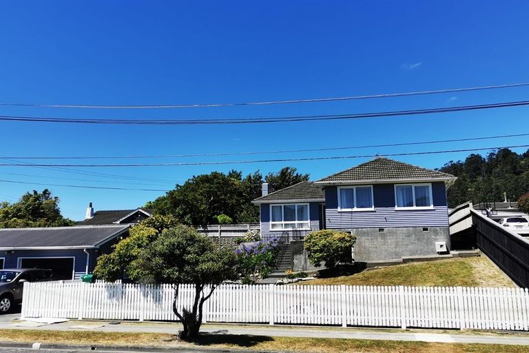 Photo of property in 9 Peel Place, Wainuiomata, Lower Hutt, 5014