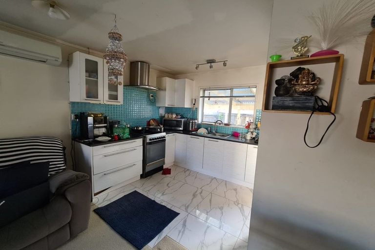 Photo of property in 2/51 Rimu Street, New Lynn, Auckland, 0600