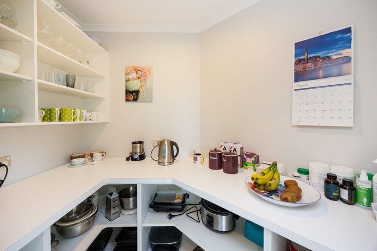 Photo of property in 132 Johnstone Drive, Fitzherbert, Palmerston North, 4410