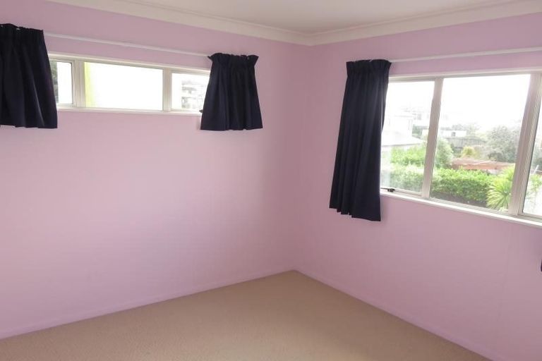 Photo of property in 10 Chippenham Grove, Churton Park, Wellington, 6037