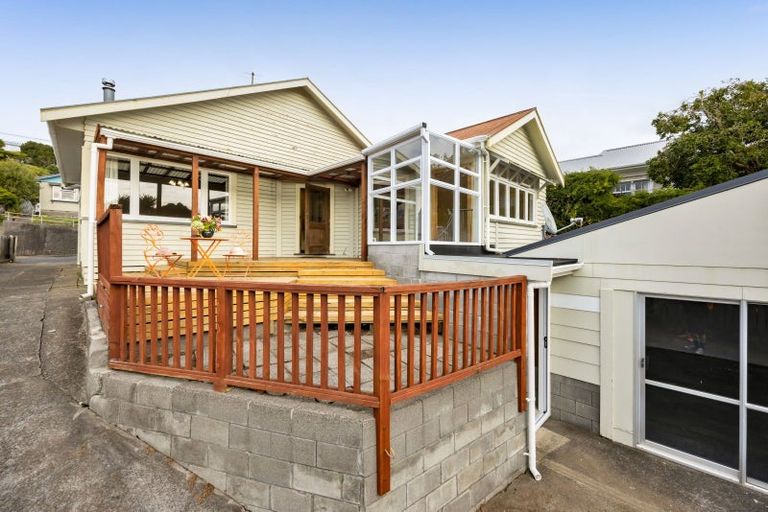 Photo of property in 27 Bonithon Avenue, Moturoa, New Plymouth, 4310