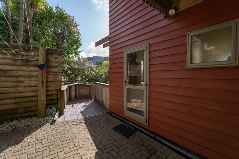 Photo of property in 1 Atamira Close, Churton Park, Wellington, 6037