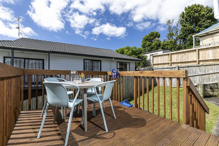 Photo of property in 1/10 Sevilla Place, Unsworth Heights, Auckland, 0632