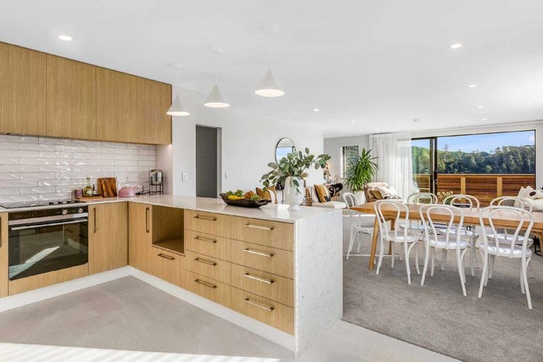 Photo of property in 33 Oakum Road, Whitby, Porirua, 5024