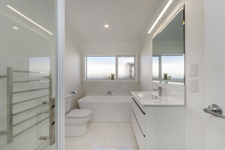 Photo of property in 34 Shamrock Street, Takaro, Palmerston North, 4412