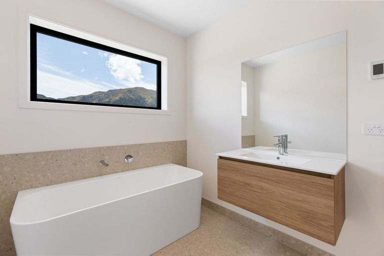 Photo of property in 4 Pipson Way, Lake Hawea, 9382