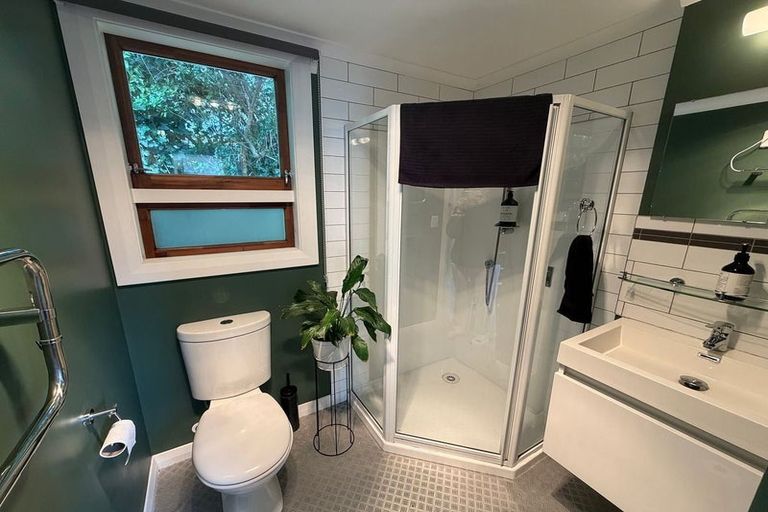 Photo of property in 43 Makara Road, Karori, Wellington, 6012
