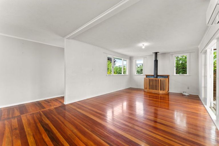 Photo of property in 30 Ozich Avenue, Te Atatu South, Auckland, 0610