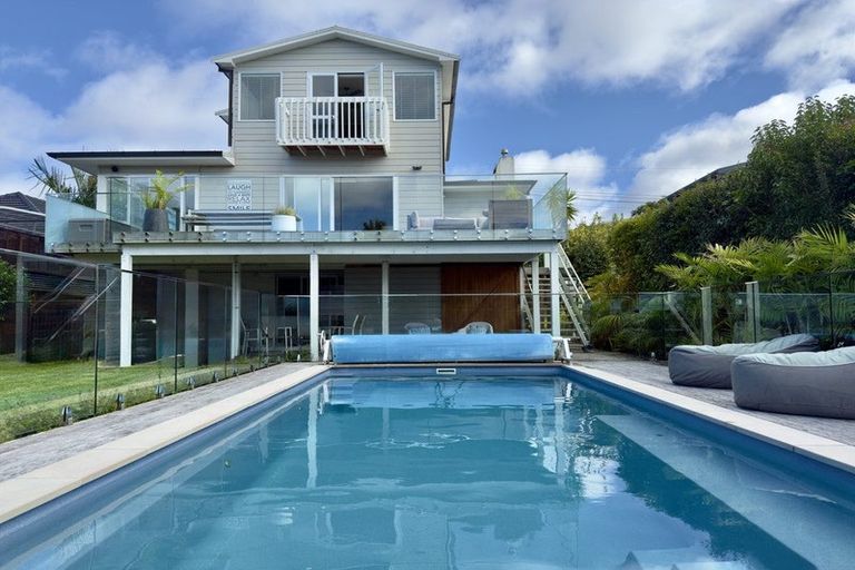 Photo of property in 84 Parr Terrace, Castor Bay, Auckland, 0620