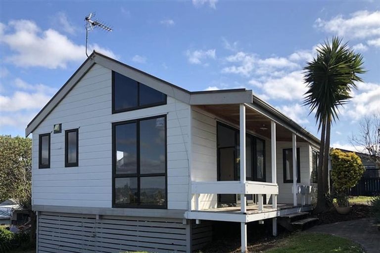 Photo of property in 2/124 Bucklands Beach Road, Bucklands Beach, Auckland, 2012