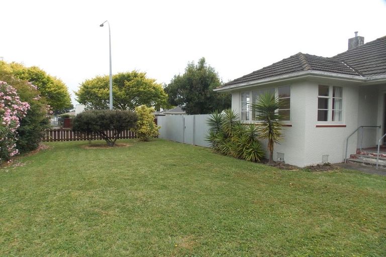 Photo of property in 660 Featherston Street, Roslyn, Palmerston North, 4414
