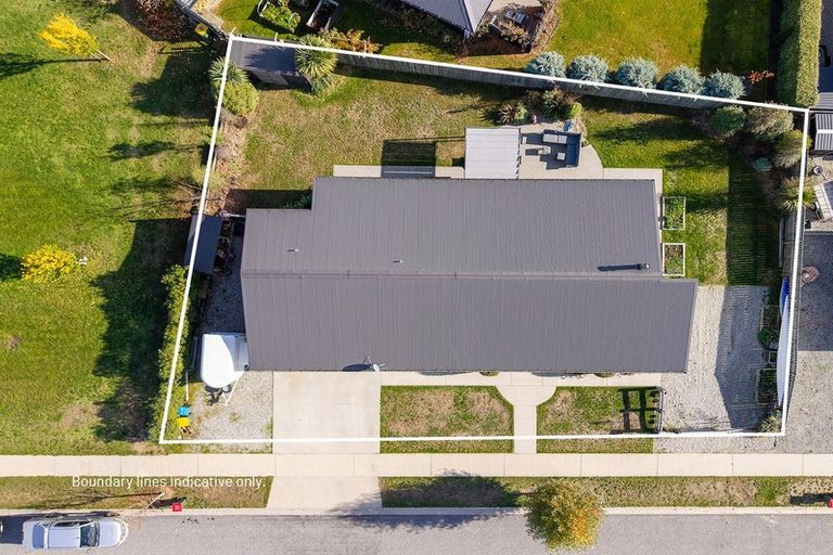 Photo of property in 4 Kingfisher Crescent, Albert Town, Wanaka, 9305