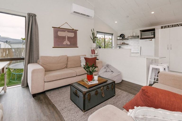 Photo of property in 21 Peppertree Glade, Kelvin Grove, Palmerston North, 4414