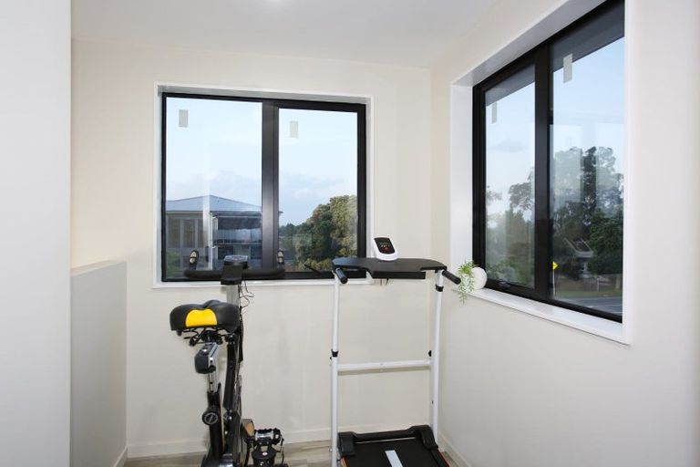 Photo of property in Oakwood Manor, 608c Massey Road, Mangere, Auckland, 2022