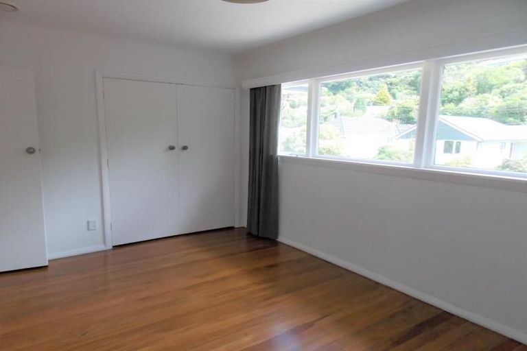 Photo of property in 142 Parkvale Road, Karori, Wellington, 6012