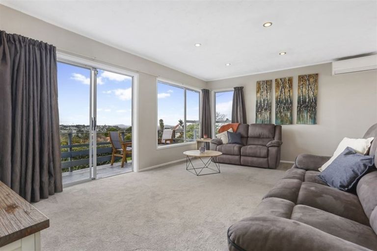 Photo of property in 13 Mcclintock Road, Massey, Auckland, 0614