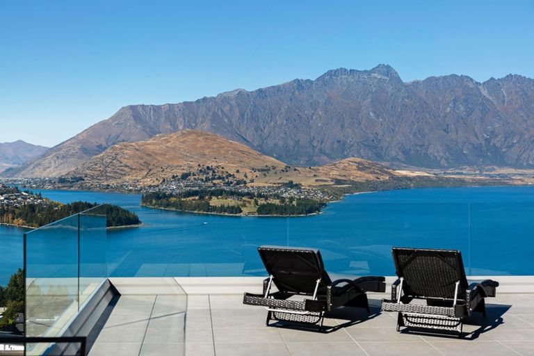 Photo of property in 6 Lordens Place, Fernhill, Queenstown, 9300