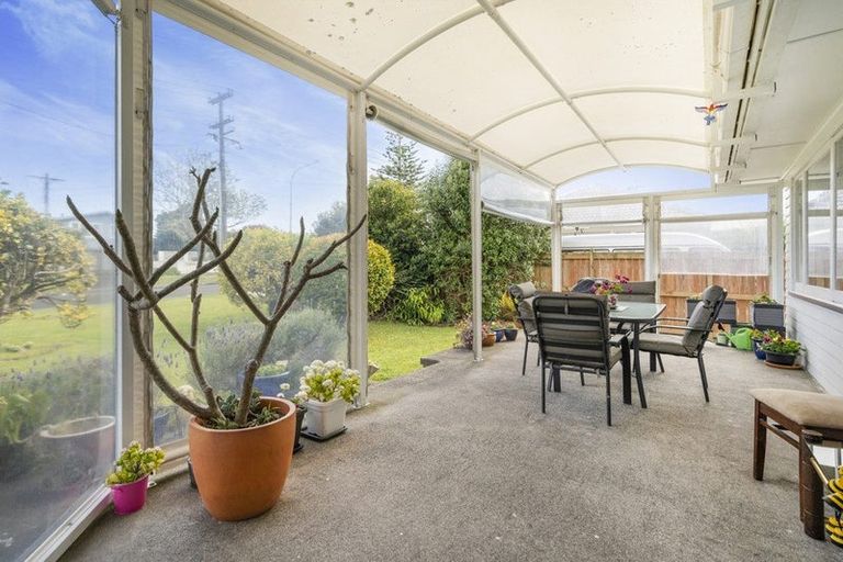 Photo of property in 63 Gloria Avenue, Te Atatu Peninsula, Auckland, 0610