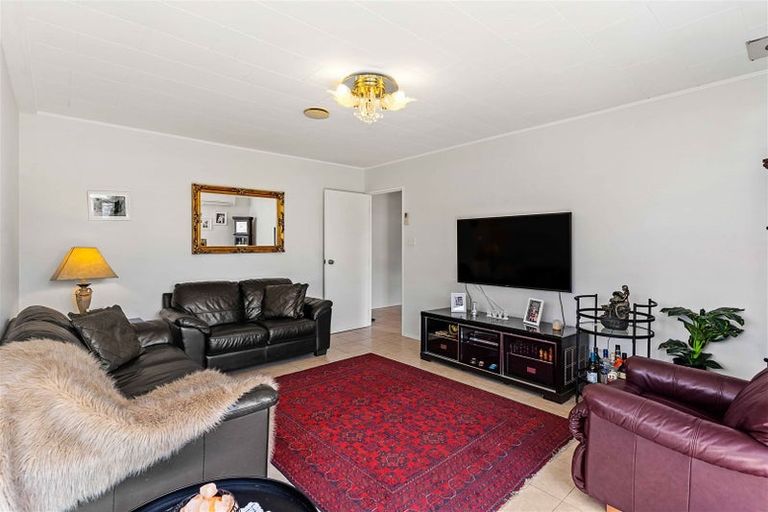 Photo of property in 1/86 Stanley Road, Glenfield, Auckland, 0629
