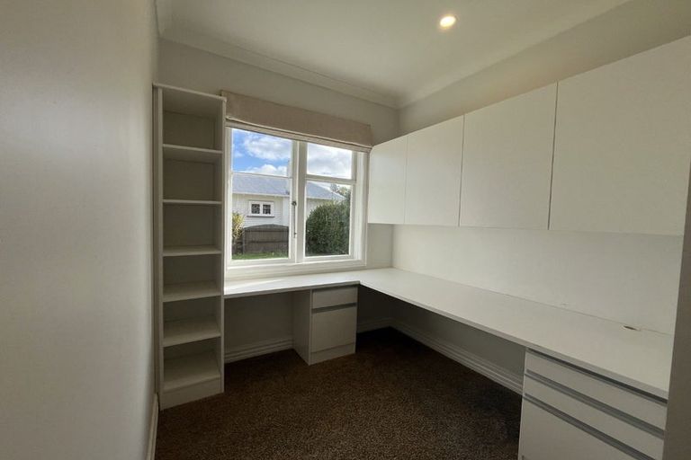 Photo of property in 54 Waiwaka Terrace, Strandon, New Plymouth, 4312