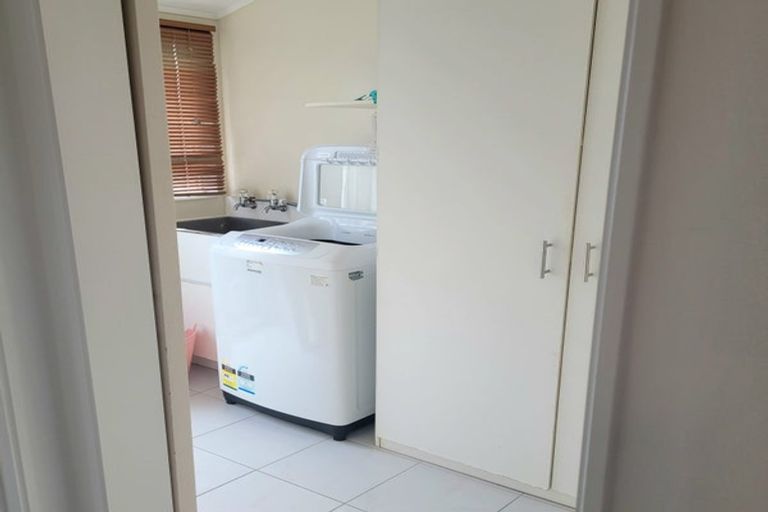 Photo of property in 70 Granville Drive, Massey, Auckland, 0614