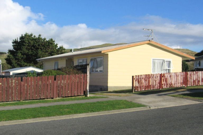 Photo of property in 127 Pikarere Street, Titahi Bay, Porirua, 5022