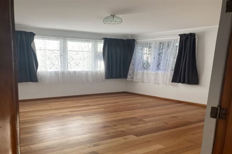 Photo of property in 4 Pomelo Road, Te Atatu South, Auckland, 0610