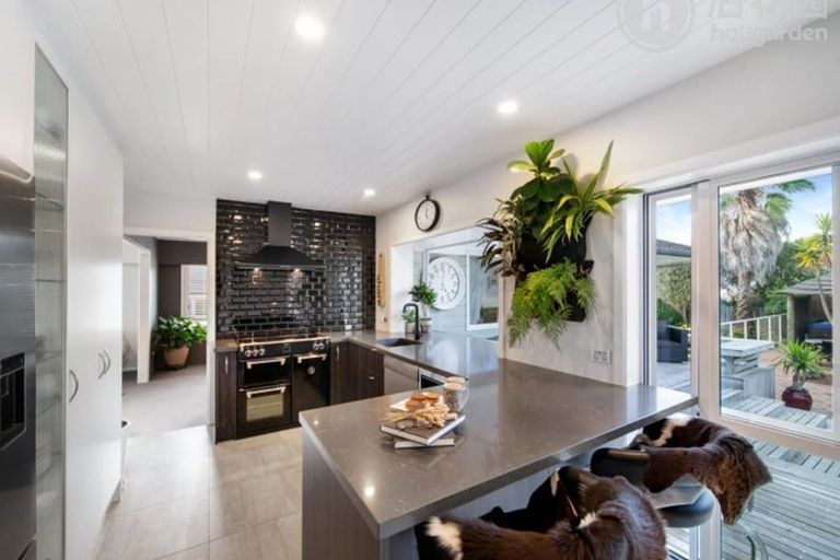 Photo of property in 11 The Anchorage, Sunnyhills, Auckland, 2010