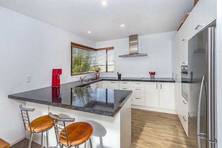 Photo of property in 4 Parkwood Place, Parklands, Christchurch, 8083