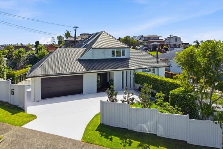 Photo of property in 2 Callender Place, Shelly Park, Auckland, 2014