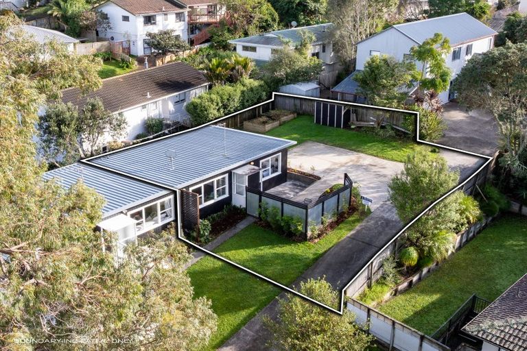 Photo of property in 6a Tallington Crescent, Torbay, Auckland, 0630